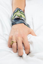 Load image into Gallery viewer, Sırrın Üç yüzü